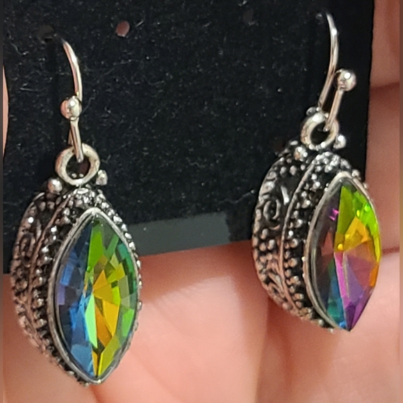 VINTAGE 3D RAINBOW IRIDESCENT TOPAZ CRYSTAL ANTIQUE SILVER DESIGN EARRINGS - Picture 6 of 17